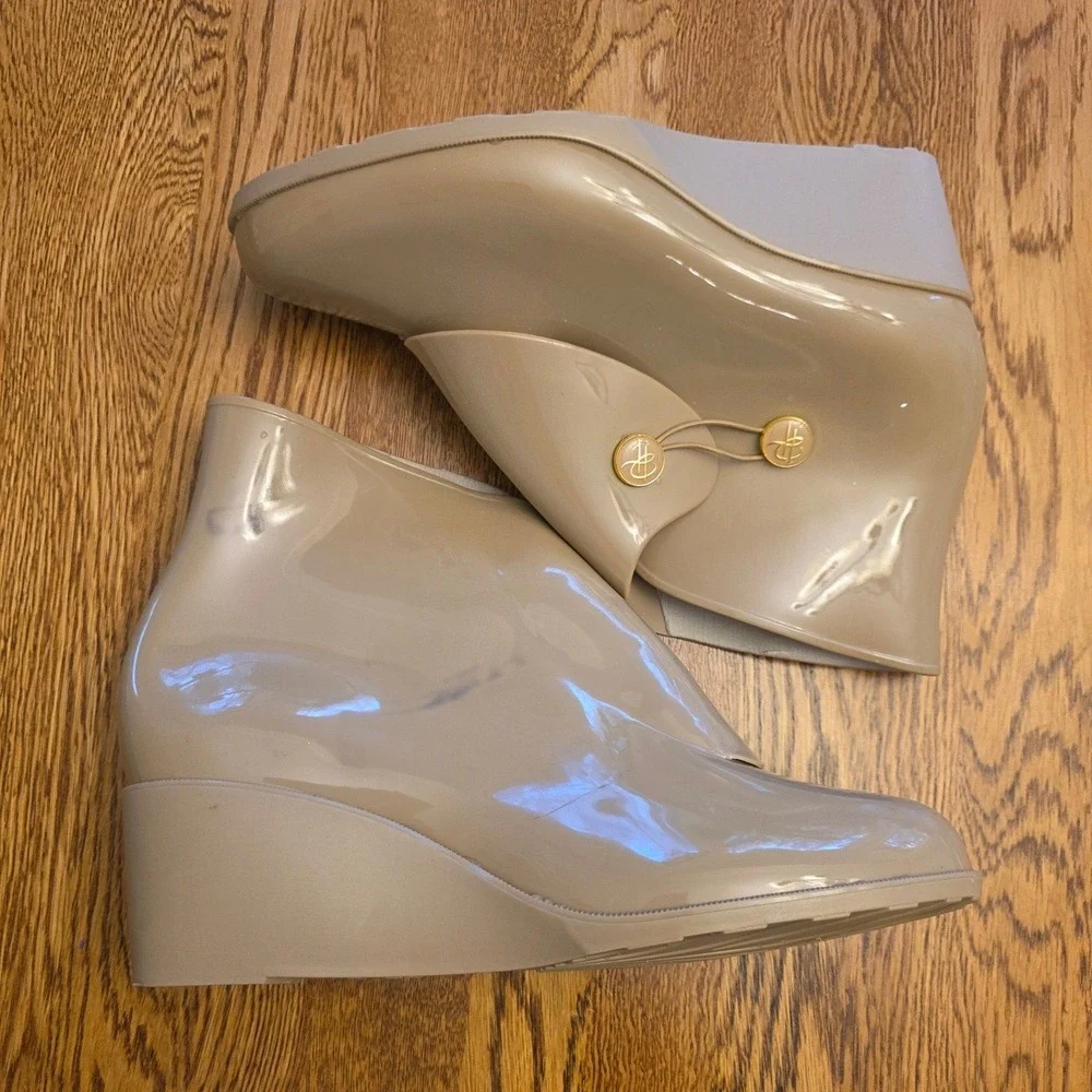 Patten Place Womens L Taupe Patent Wedge Heel Rain Boots Ankle Galoshes Button